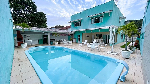 Casa Disponível em Garatucaia com Piscina e Área G Casa em Condomínio