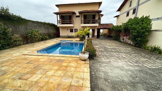 Casa pé na areia para temporada em Garatucaia Casa em Condomínio